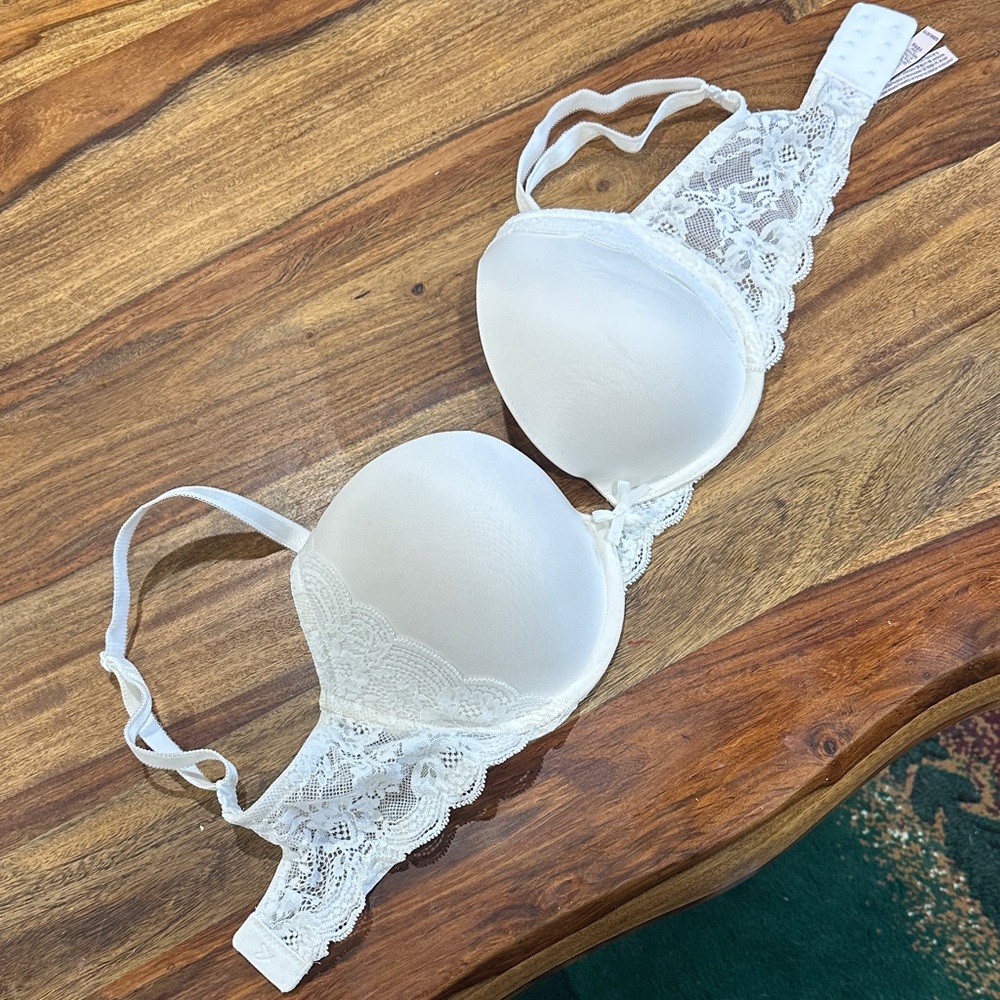 Victoria’s Secret White Lace Bra